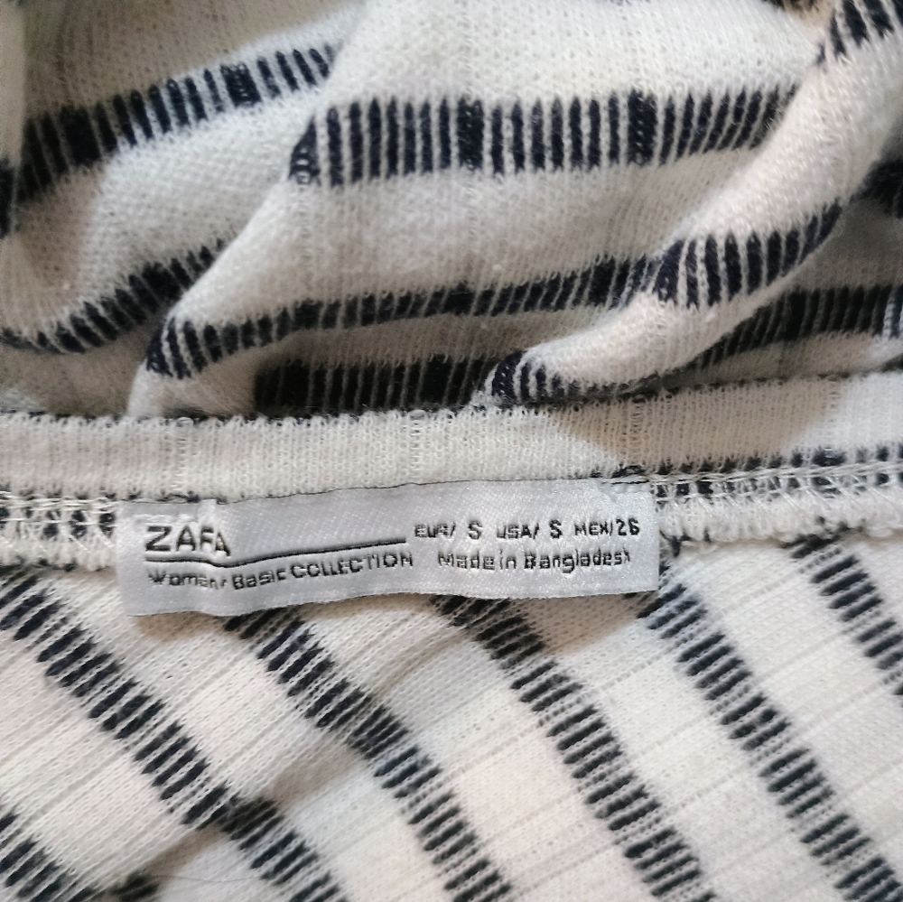 Zara Basic Collection Women's Top Size Small - image 3